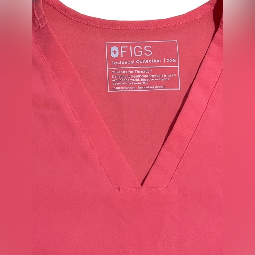 🔸💗 FIGS Casma 3-Pocket Scrub Top.Limited edition color-Hot Coral. Size XXS - Picture 4 of 11